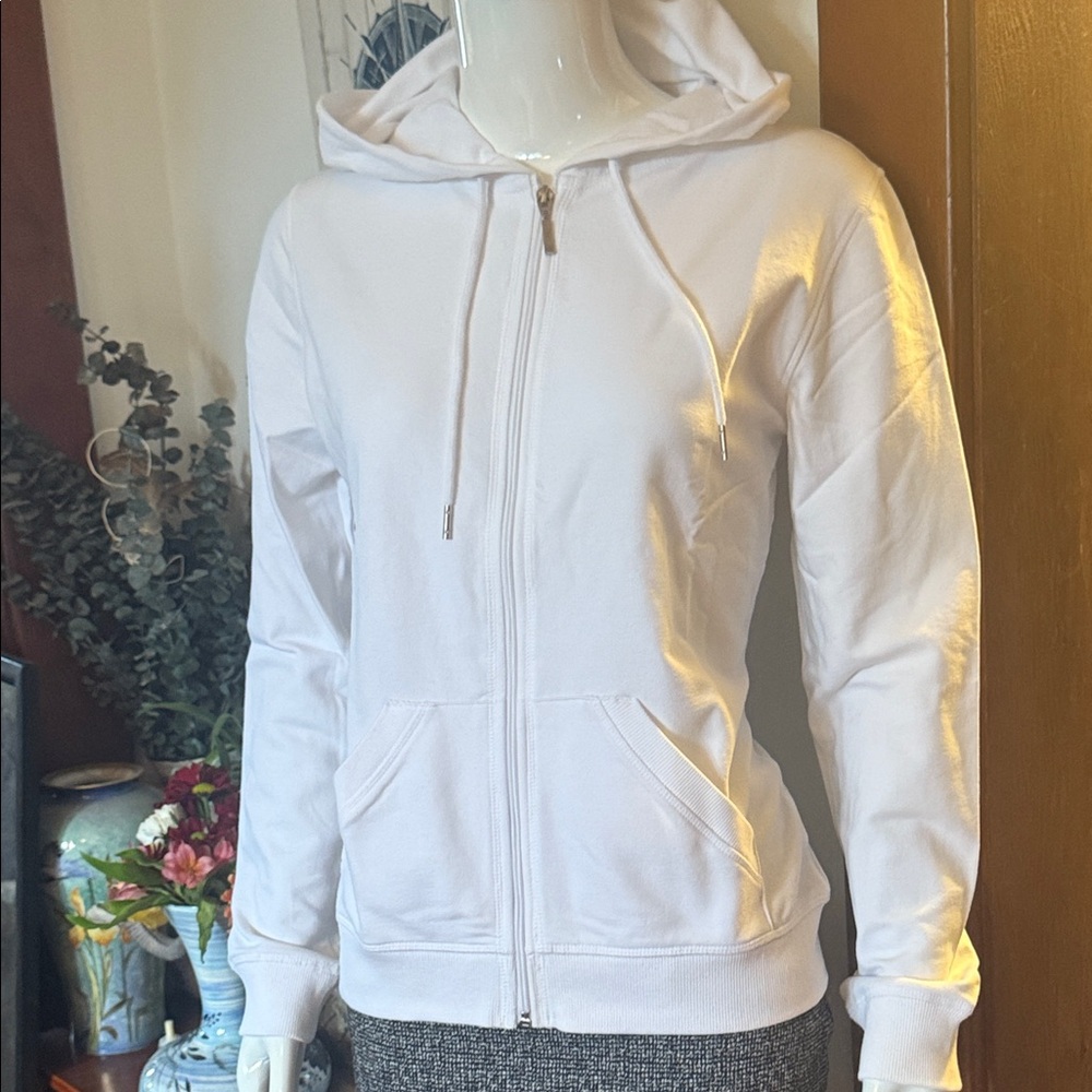 NWT northern reflections size small Women's zip up White Hoodie